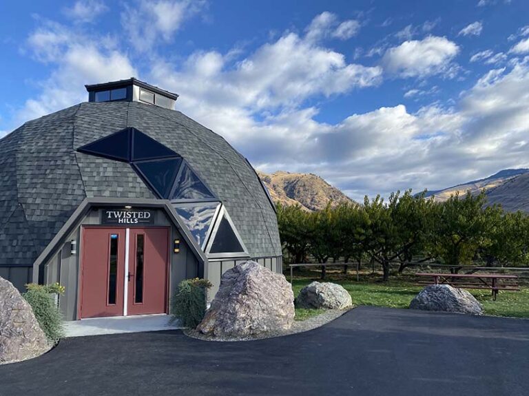 Twisted Hills Dome online photo 1 768x575