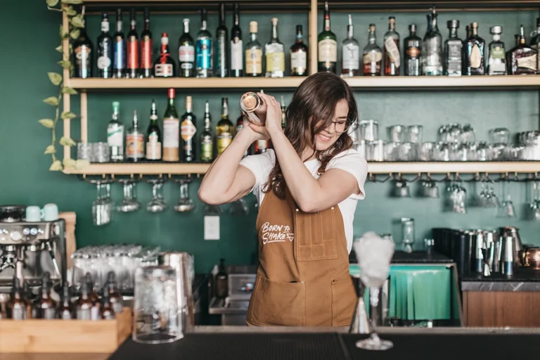 Nicole and Shayne Behind The Bar 19 768x512