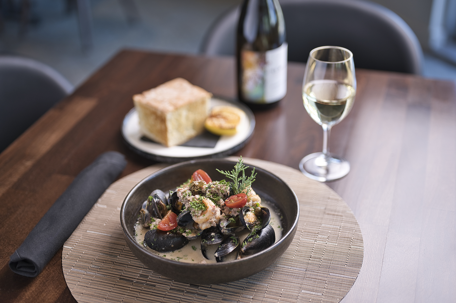 entree plate of mussels